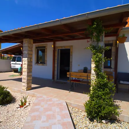 Obiteljska Kuca Za Odmor A4 *