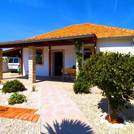 Obiteljska Kuca Za Odmor A4 * Murter