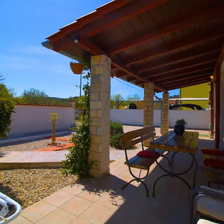 Obiteljska Kuca Za Odmor A4 Casa de Férias *