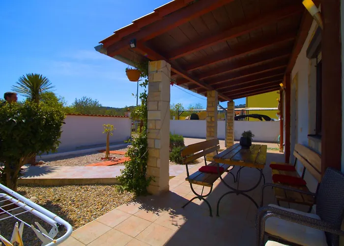 Obiteljska Kuca Za Odmor A4 Сasa de vacaciones *