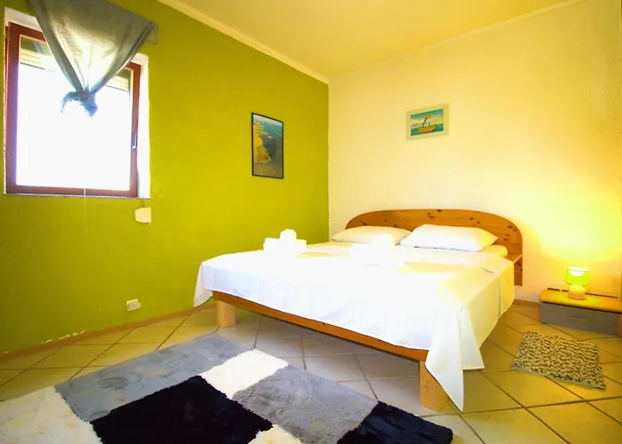 Obiteljska Kuca Za Odmor A4 Сasa de vacaciones Murter