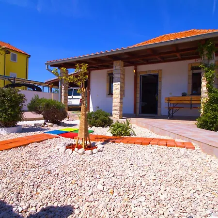 Obiteljska Kuca Za Odmor A4 *